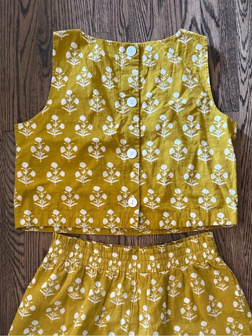 Marea Chartreuse Daffodil Top - Picture 13 of 14